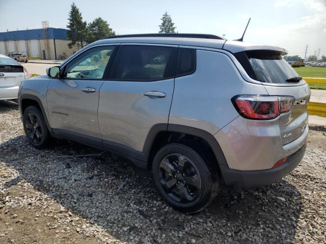 3C4NJDBB5JT256650 - 2018 JEEP COMPASS LATITUDE Argent photo 2