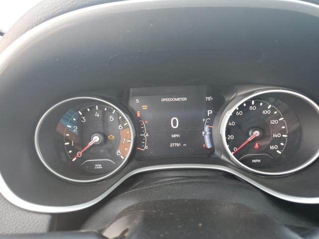 3C4NJDBB5JT256650 - 2018 JEEP COMPASS LATITUDE Argent photo 9