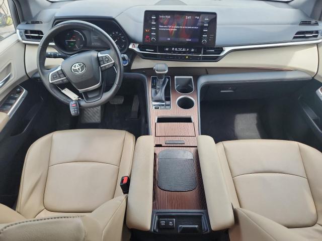 5TDYRKEC1NS132602 - 2022 TOYOTA SIENNA XLE WHITE photo 8