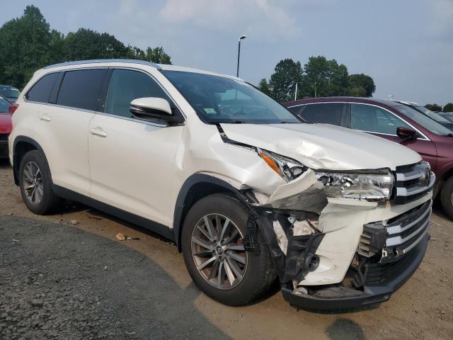 5TDJZRFHXKS590073 - 2019 TOYOTA HIGHLANDER SE 白色 照片 4