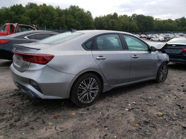 3KPF54AD4NE499386 - 2022 KIA FORTE GT LINE SILVER photo 3