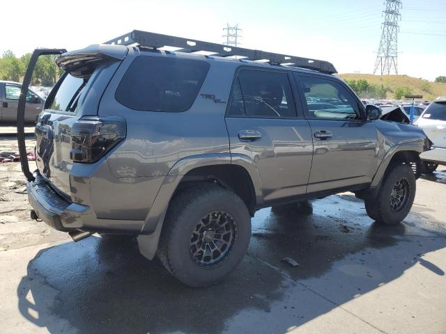 JTEBU5JR2J5550307 - 2018 TOYOTA 4RUNNER SR5/SR5 PREMIUM GRAY photo 3