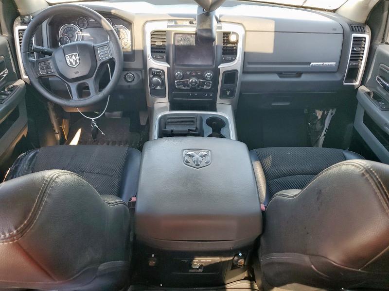 1C6RR6LT7JS221890 - 2018 RAM 1500 SLT Weiß Foto 8