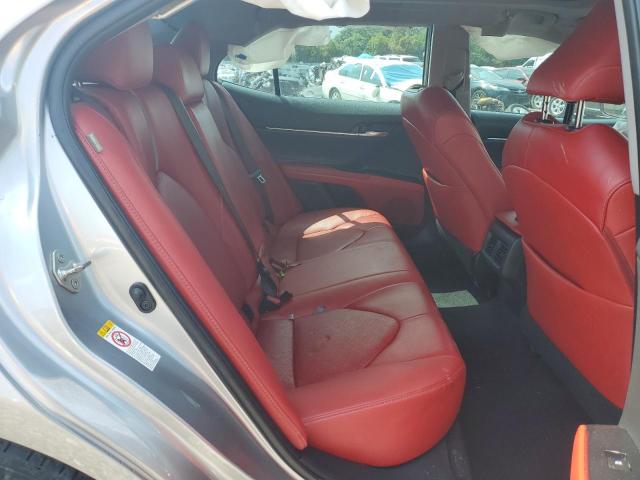 4T1B61HK8JU069849 - 2018 TOYOTA CAMRY XSE Gris photo 10