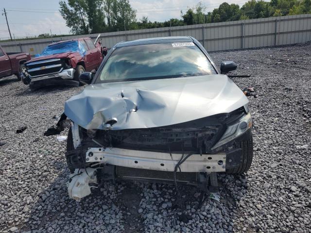 4T1B61HK8JU069849 - 2018 TOYOTA CAMRY XSE Gris photo 5