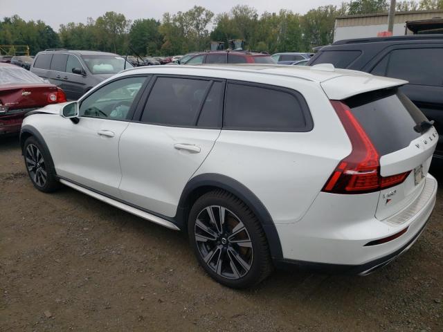 YV4102WK7L1030763 - 2020 VOLVO V60 CROSS T5 MOMENTUM WHITE photo 2