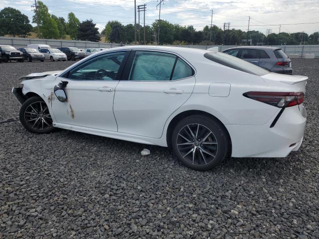 4T1G11BK7PU085031 - 2023 TOYOTA CAMRY SE NIGHT SHADE WHITE photo 2