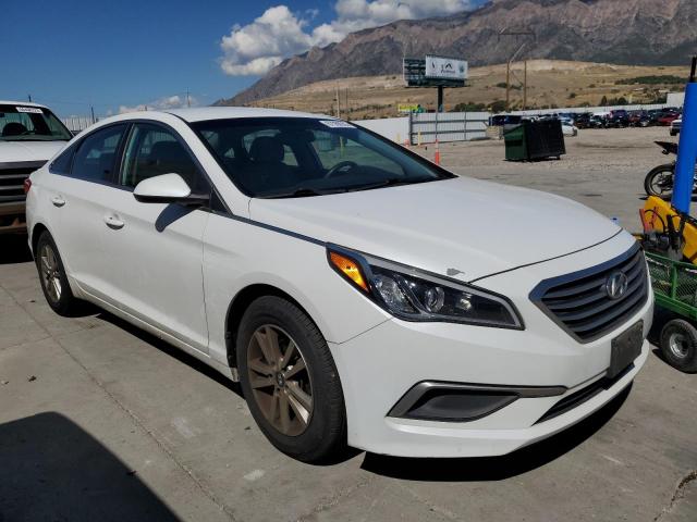 5NPE24AF4GH280304 - 2016 HYUNDAI SONATA SE WHITE photo 4