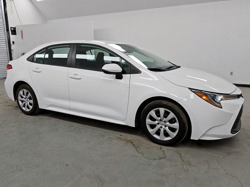 5YFB4MDEXPP001103 - 2023 TOYOTA COROLLA LE Білий фото 4