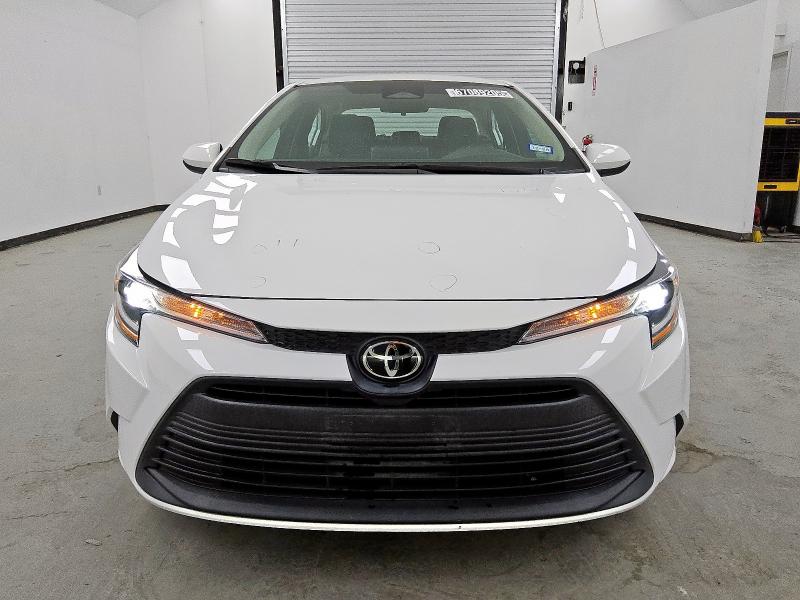 5YFB4MDEXPP001103 - 2023 TOYOTA COROLLA LE Білий фото 5