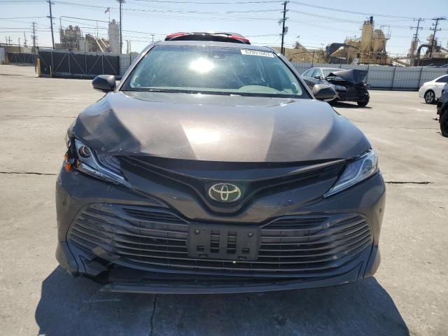 4T1B11HK9JU049687 - 2018 TOYOTA CAMRY 4D 2 L BROWN photo 5