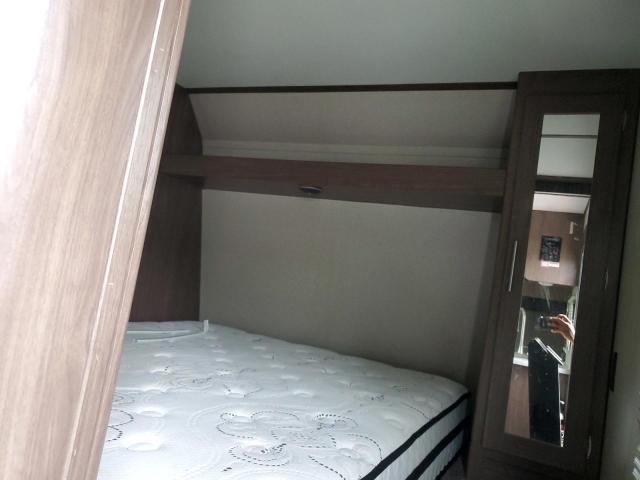 4YDT29B22K7245920 - 2019 KEYSTONE TRAILER TWO TONE photo 5