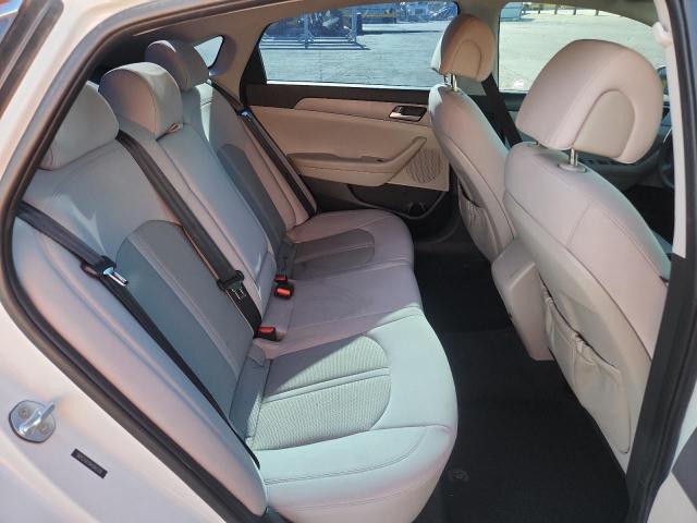 5NPE24AF8HH560339 - 2017 HYUNDAI SONATA SE WHITE photo 10