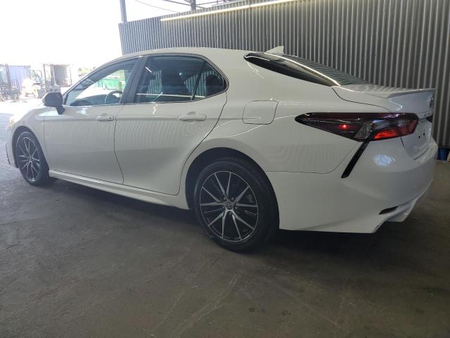 4T1G11AK3RU862812 - 2024 TOYOTA CAMRY SE NIGHT SHADE WHITE photo 2