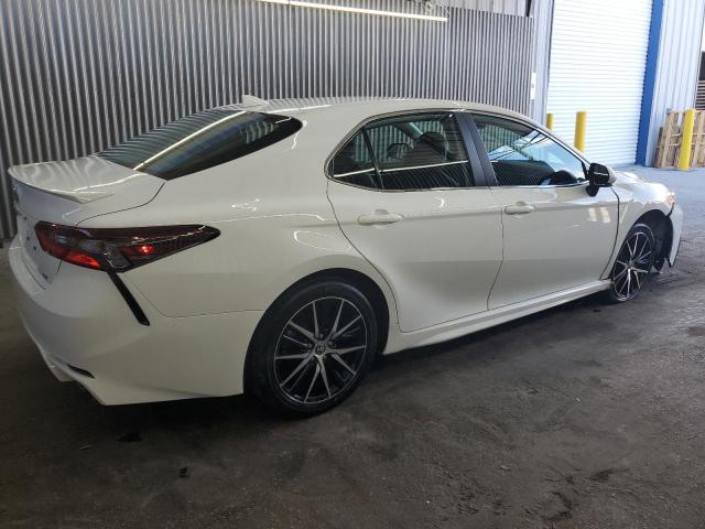 4T1G11AK3RU862812 - 2024 TOYOTA CAMRY SE NIGHT SHADE WHITE photo 3