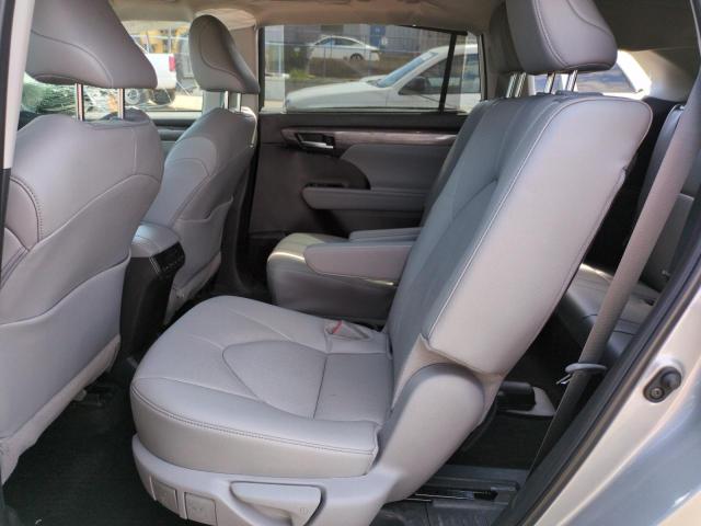 5TDKDRAH3SS555482 - 2025 TOYOTA HIGHLANDER LE ვერცხლისფერი ფოტო 10
