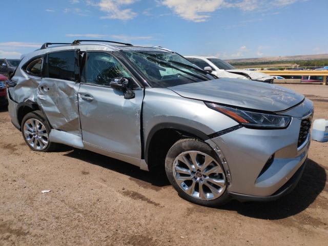 5TDKDRAH3SS555482 - 2025 TOYOTA HIGHLANDER LE ვერცხლისფერი ფოტო 4