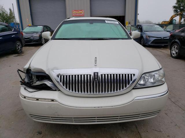 1LNHM83V26Y615054 - 2006 LINCOLN TOWN CAR DESIGNER WHITE photo 5