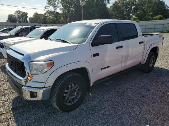 5TFDW5F17HX660553 - 2017 TOYOTA TUNDRA CREWMAX SR5 WHITE photo 1