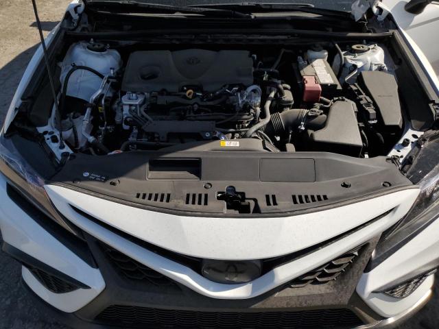 4T1G11AK9RU841690 - 2024 TOYOTA CAMRY SE NIGHT SHADE WHITE photo 11