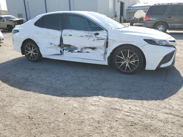 4T1G11AK9RU841690 - 2024 TOYOTA CAMRY SE NIGHT SHADE WHITE photo 4