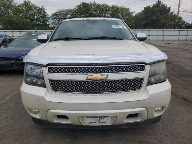 3GNTKGE3XBG330284 - 2011 CHEVROLET AVALANCHE LTZ WHITE photo 5