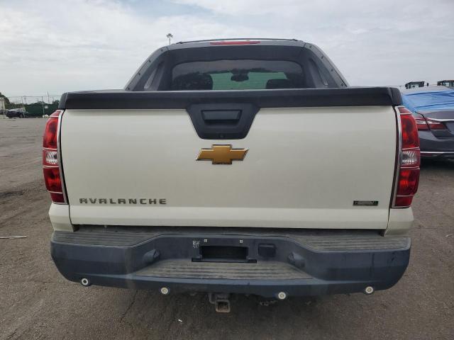 3GNTKGE3XBG330284 - 2011 CHEVROLET AVALANCHE LTZ WHITE photo 6