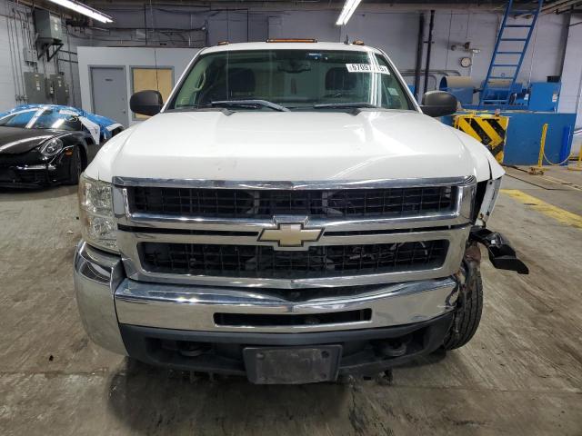 1GCHK24K67E599620 - 2007 CHEVROLET SILVERADO K2500 HEAVY DUTY WHITE photo 5