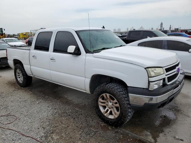 2GCEK13Z271100647 - 2007 CHEVROLET SILVERADO K1500 CLASSIC CREW CAB WHITE photo 4