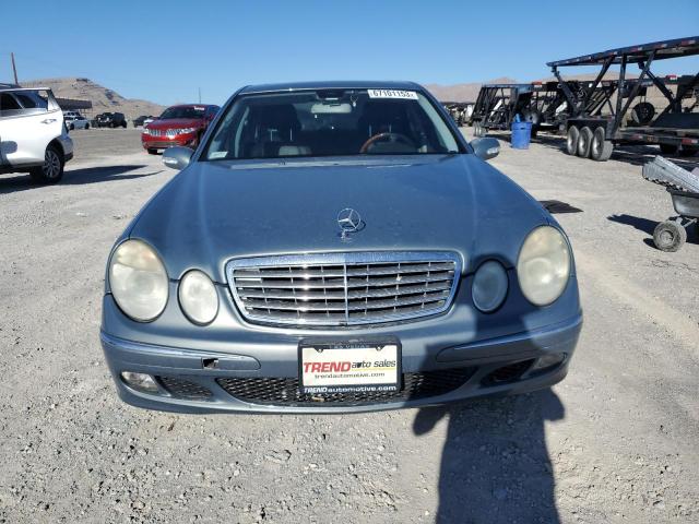 WDBUF70JX6A943273 - 2006 MERCEDES-BENZ E 500 BLUE photo 5