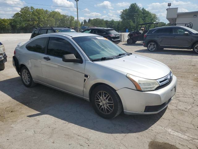 1FAHP33N78W230897 - 2008 FORD FOCUS SE SILVER photo 4