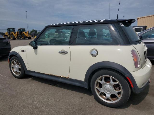 WMWRE33444TD87147 - 2004 MINI COOPER S WHITE photo 2