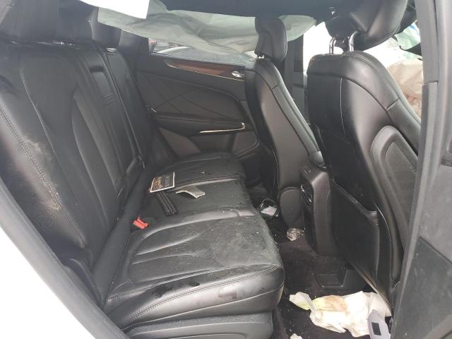 5LMCJ3C98HUL03353 - 2017 LINCOLN MKC RESERVE WHITE photo 11