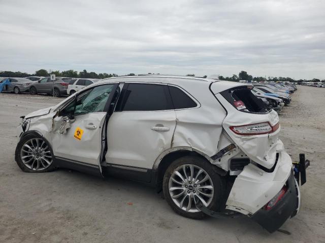 5LMCJ3C98HUL03353 - 2017 LINCOLN MKC RESERVE WHITE photo 2