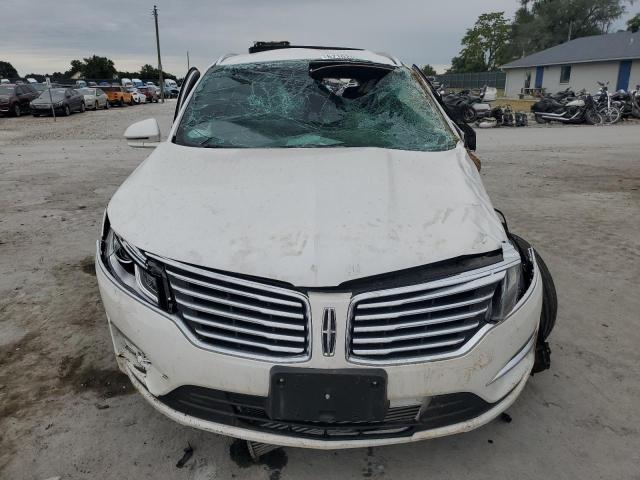 5LMCJ3C98HUL03353 - 2017 LINCOLN MKC RESERVE WHITE photo 5