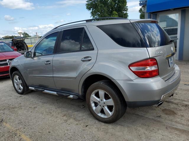 4JGBB75E47A186285 - 2007 MERCEDES-BENZ ML 500 银色 照片 2