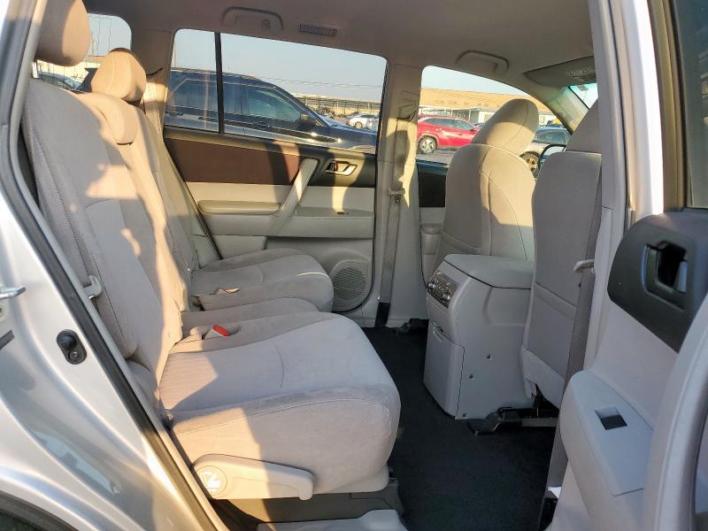 5TDZA3EHXDS037175 - 2013 TOYOTA HIGHLANDER BASE ვერცხლისფერი ფოტო 11