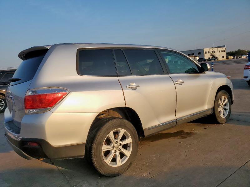 5TDZA3EHXDS037175 - 2013 TOYOTA HIGHLANDER BASE ვერცხლისფერი ფოტო 3