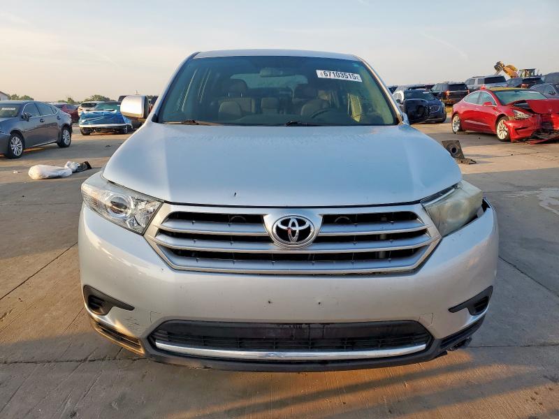 5TDZA3EHXDS037175 - 2013 TOYOTA HIGHLANDER BASE ვერცხლისფერი ფოტო 5