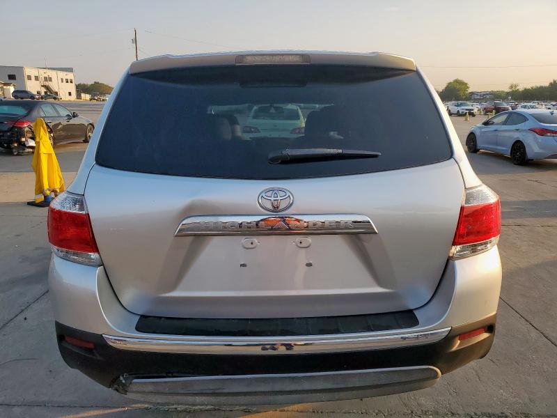 5TDZA3EHXDS037175 - 2013 TOYOTA HIGHLANDER BASE ვერცხლისფერი ფოტო 6