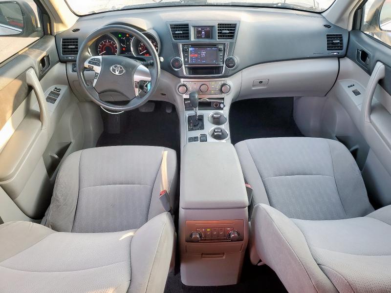 5TDZA3EHXDS037175 - 2013 TOYOTA HIGHLANDER BASE ვერცხლისფერი ფოტო 8