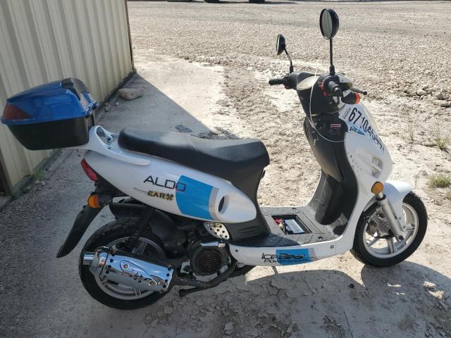 L37MMJBT6NZ020153 - 2022 DAIX SCOOTER WHITE photo 1
