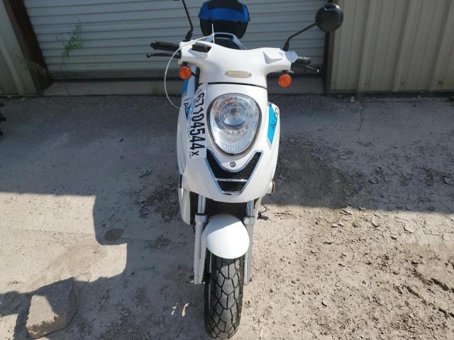 L37MMJBT6NZ020153 - 2022 DAIX SCOOTER WHITE photo 2