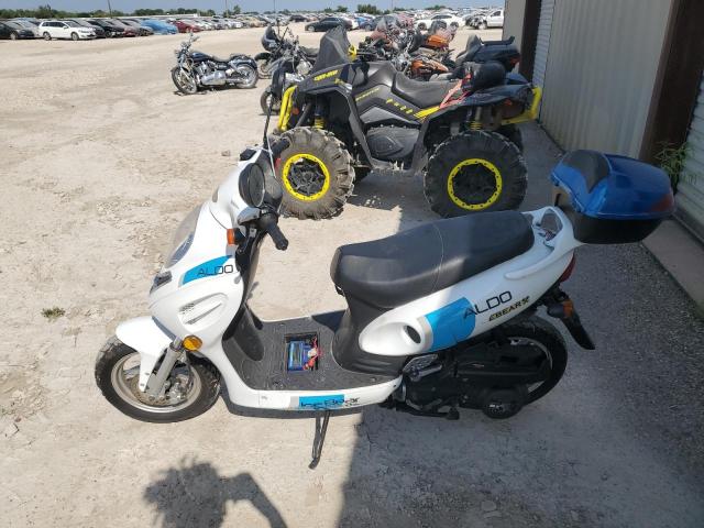 L37MMJBT6NZ020153 - 2022 DAIX SCOOTER WHITE photo 3