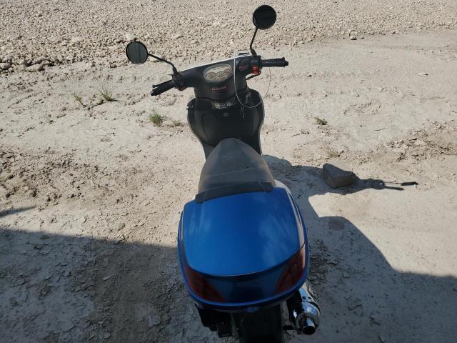 L37MMJBT6NZ020153 - 2022 DAIX SCOOTER WHITE photo 4