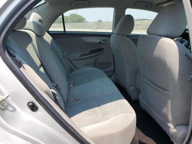 5YFBU4EE7DP219879 - 2013 TOYOTA COROLLA BASE Srebrny zdjęcie 10