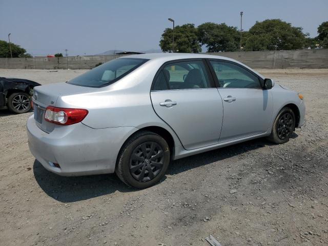 5YFBU4EE7DP219879 - 2013 TOYOTA COROLLA BASE Srebrny zdjęcie 3