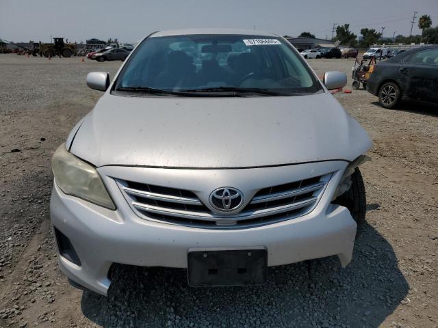 5YFBU4EE7DP219879 - 2013 TOYOTA COROLLA BASE Srebrny zdjęcie 5