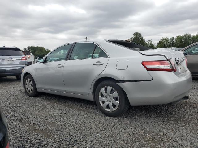 4T1BF3EK3BU628550 - 2011 TOYOTA CAMRY BASE Արծաթագույն լուսանկար 2