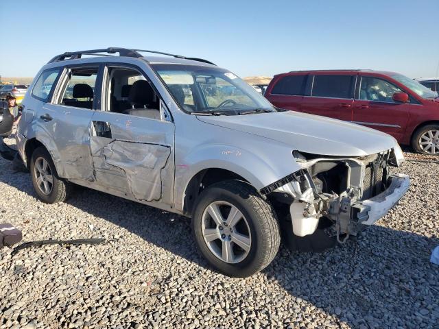 JF2SH6BC0AG911855 - 2010 SUBARU FORESTER XS Silber Foto 4